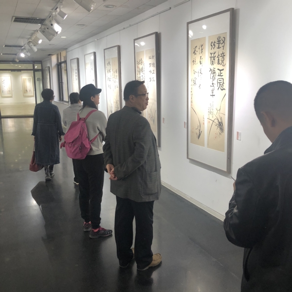 法学院组织教师党员参观“照镜子、正衣冠”书画名家主题创作展